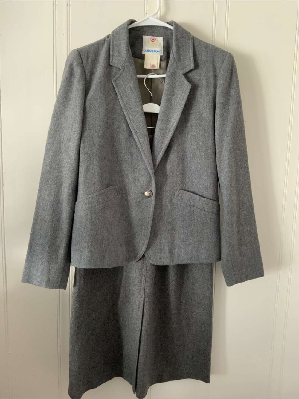 collegetown Women's Gray Wool-Blend Single-Button Blazer